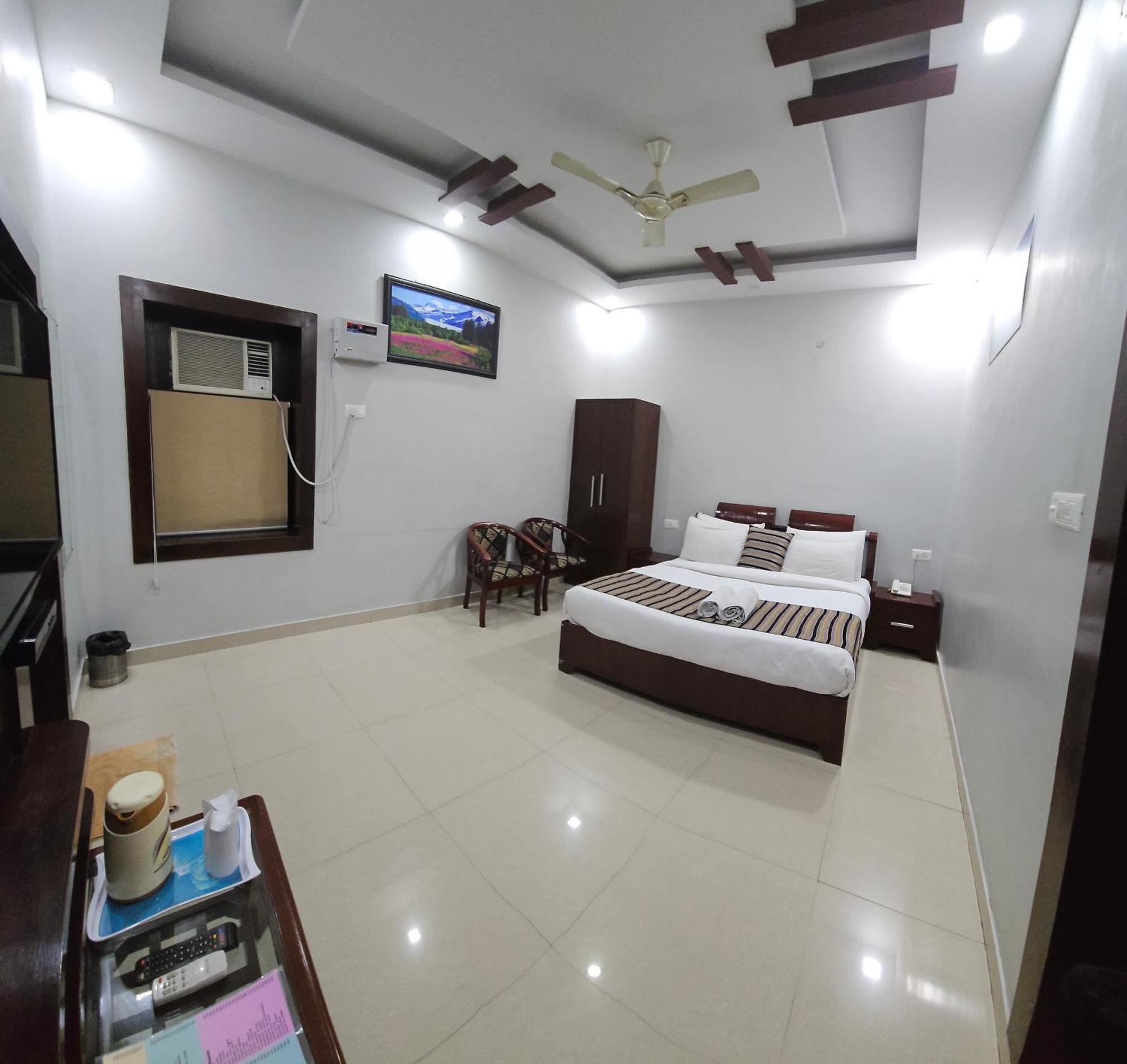 Hotel Krishna Ji Haridwār Exterior foto