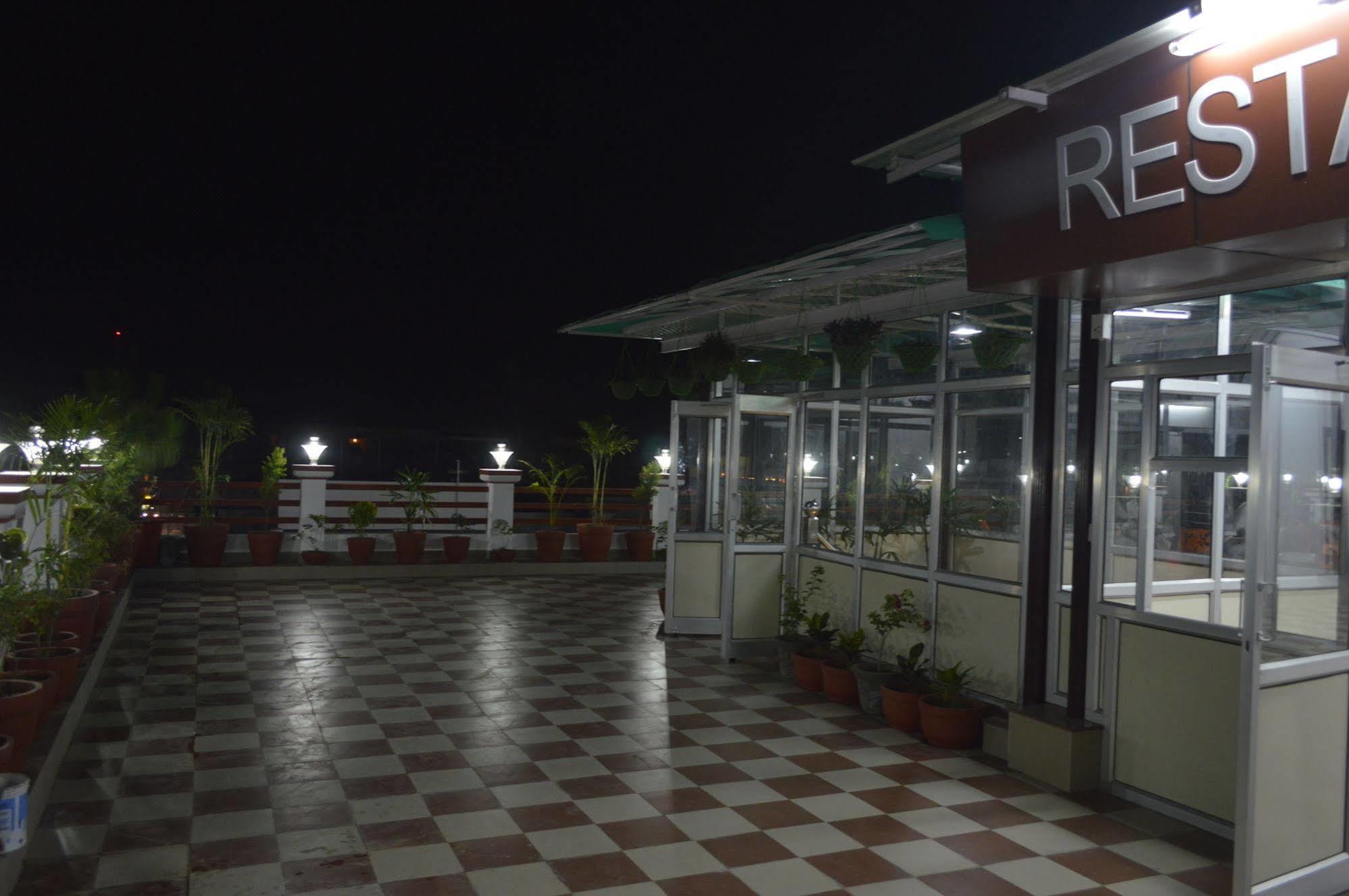 Hotel Krishna Ji Haridwār Exterior foto